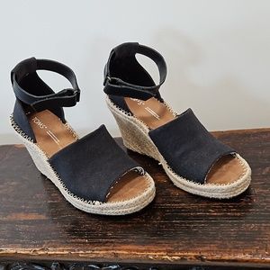 TOMS Wedge Sandal with ankle strap size 8 Black